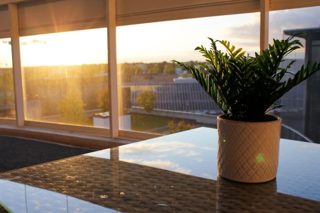 Modern Apartment With Sauna, Near Transit Hub/Dixi فانتا المظهر الخارجي الصورة